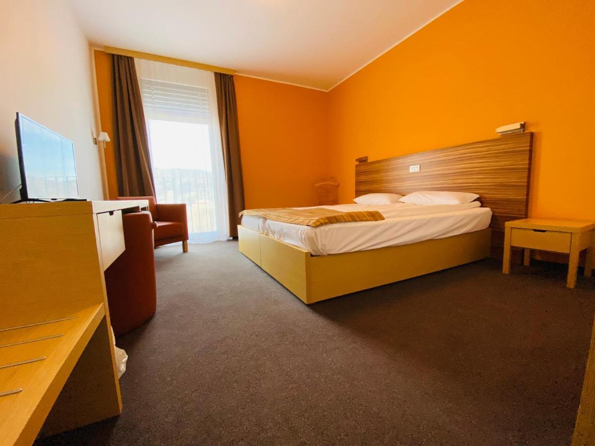 Hotel Veter Ruse ภายนอก รูปภาพ