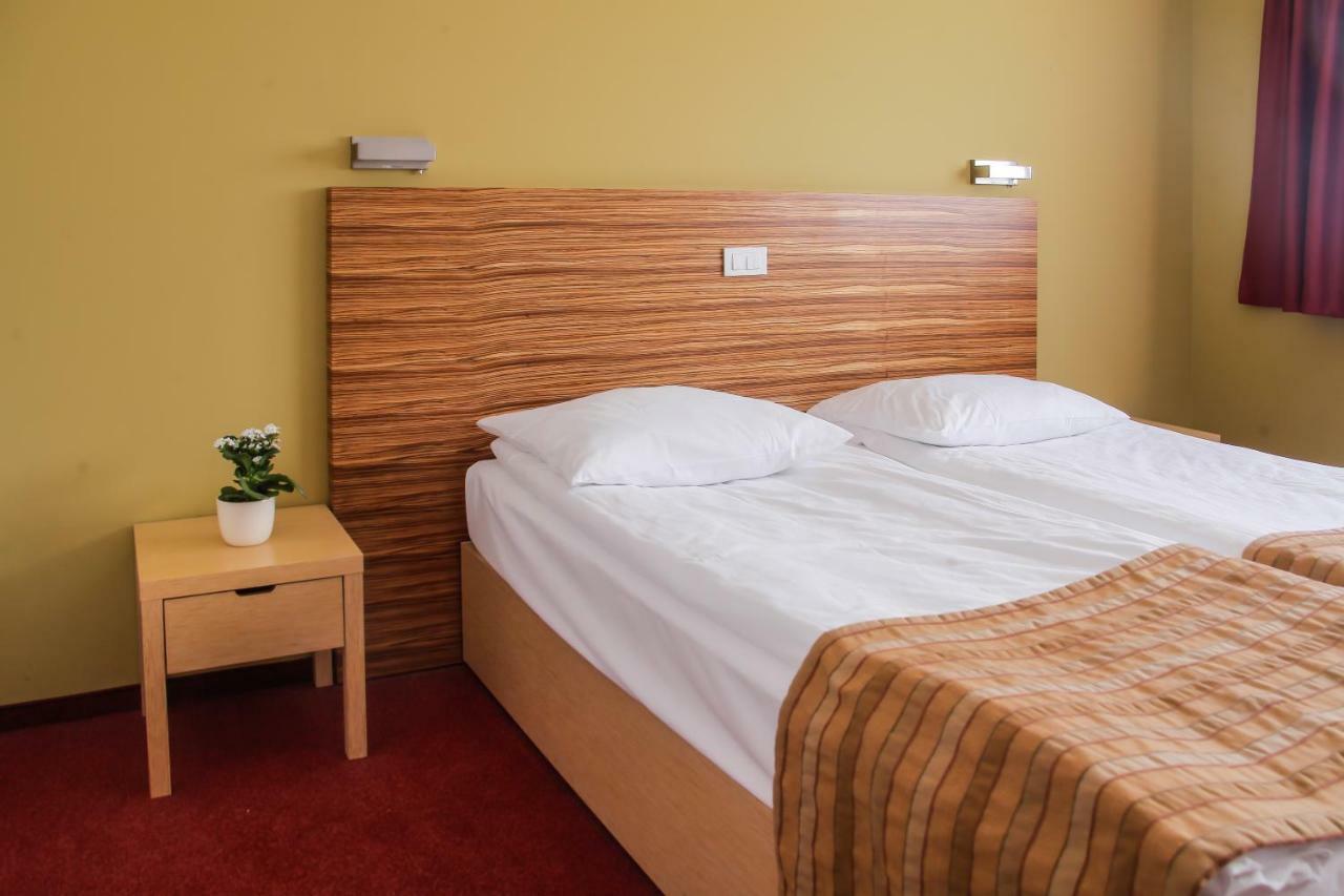 Hotel Veter Ruse ภายนอก รูปภาพ